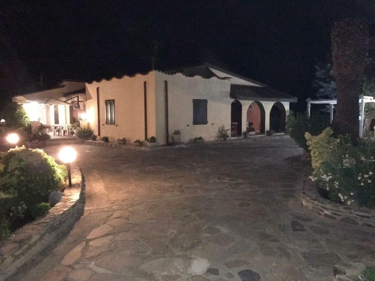 Casa Vacanze La Guzzetta Ranch Villa Canaglia Exteriör bild
